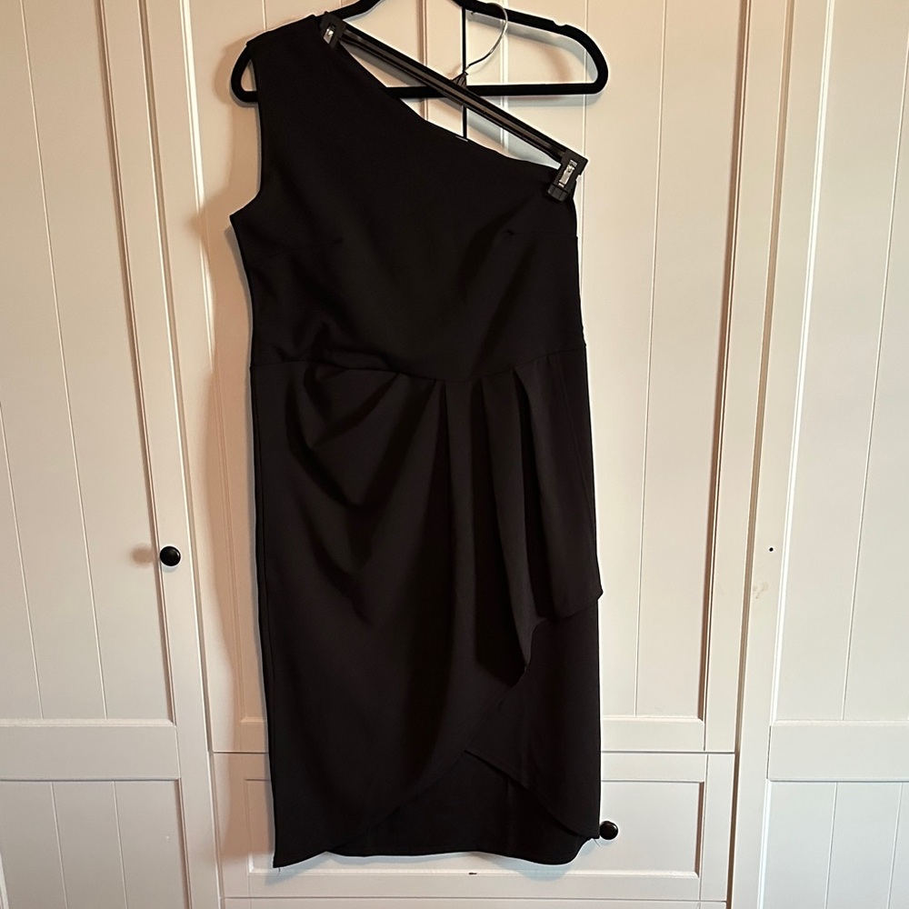 Sophisticated One-Shoulder Black Dress